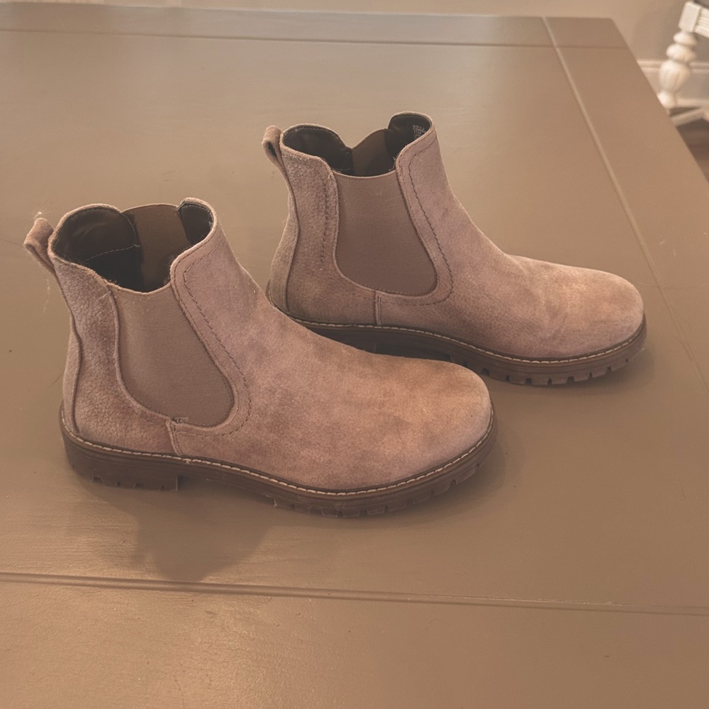 Cliffs suede Chelsea boots